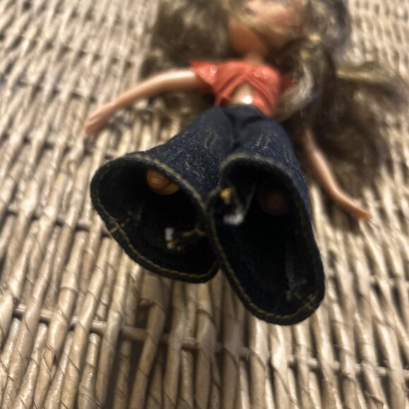 Bratz Step Out Yasmin Doll, MGA Entertainment 2001 Dressed No shoes No Feet - Picture 5 of 6